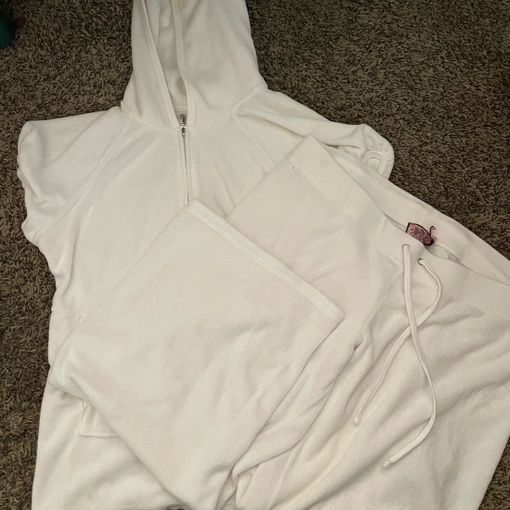 Juicy Couture Cream Hoodie and Sweatpants Set - Picture 1 of 4